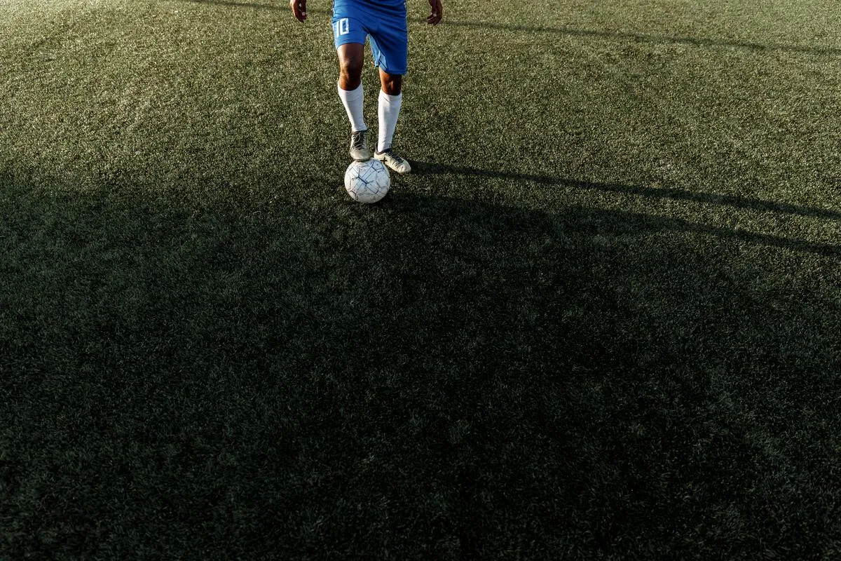 从天才中场到传奇教头 普罗辛内茨基足球生涯与战术智慧全景解析